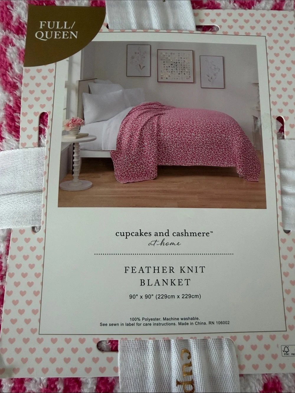 NWT- cupcakes & cashmere Pink and White Feather Knit Blanket.